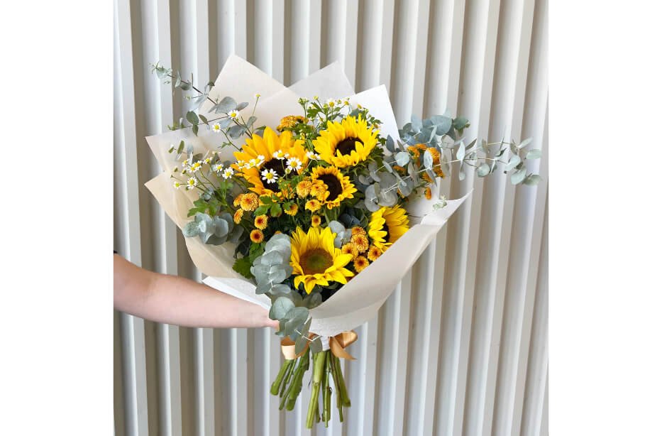 Golden Glow Flower Bouquet for Birthdays